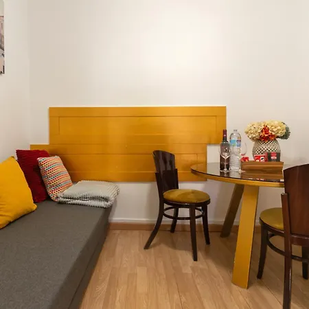 In Bairro Alto 3 - Charm *