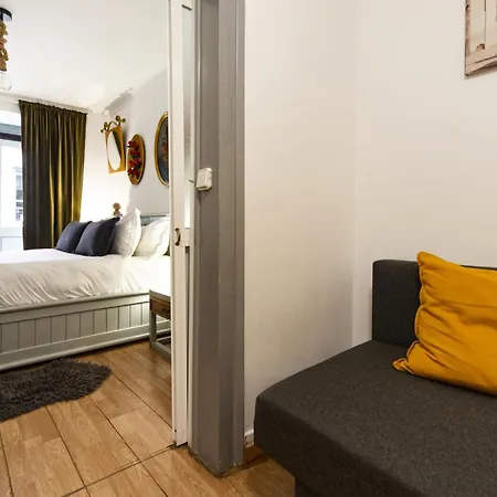 In Bairro Alto 3 - Charm Daire Lisboa